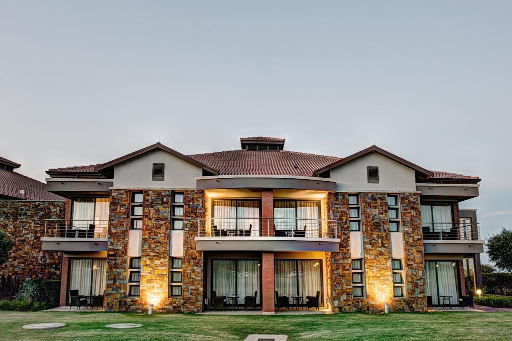 Royal Marang Hotel Phokeng エクステリア 写真 The Kingdom Hotel